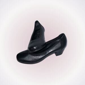 David Tate Black Leather Round Toe Court Heels | Sz 7.5